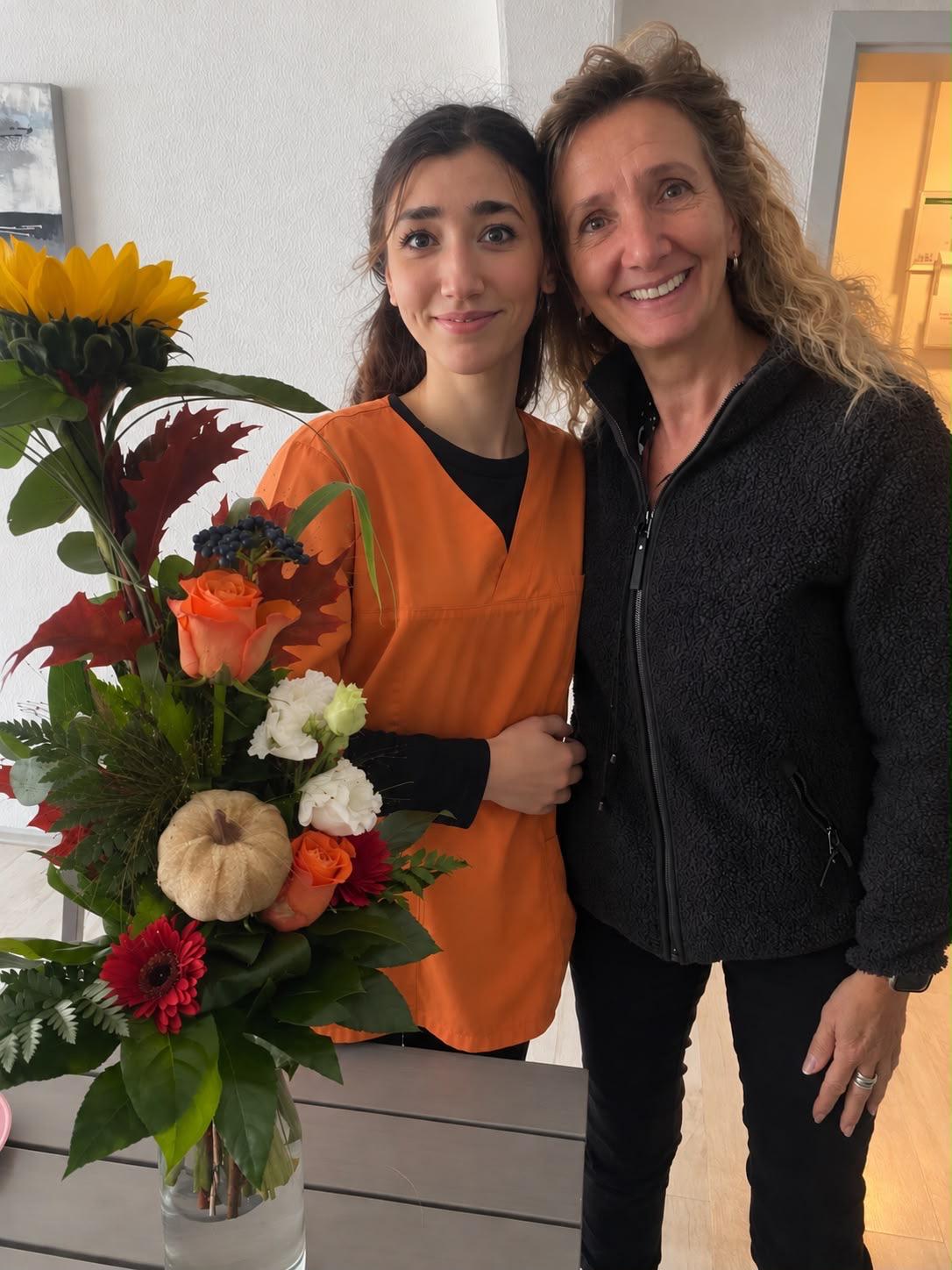 Wir freuen uns sehr, dass unsere Auszubildende Aishe Mustafaieva ihr erstes Ausbildungsjahr erfolgreich absolviert hat!
Liebe Aishe, wir bedanken uns herzlich für dein Engagement, deinen Einsatz und die bisherige gemeinsame Zeit. Wir freuen uns, dich auf deinem weiteren Weg begleiten zu dürfen!
Für die kommenden zwei Ausbildungsjahre wünschen wir dir weiterhin viel Erfolg, Freude und zahlreiche spannende Erfahrungen!
Auf die nächsten gemeinsamen Jahre!